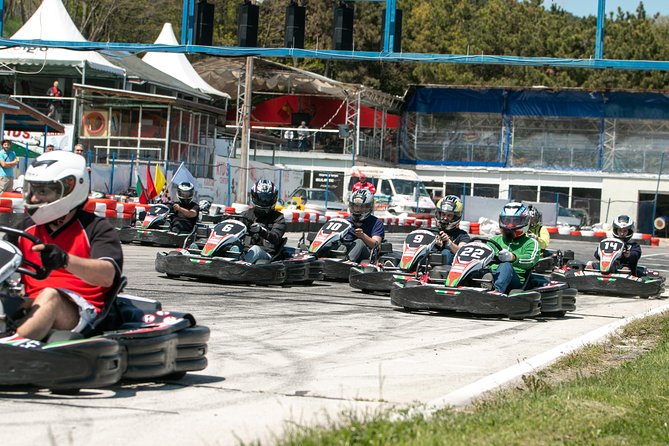15 Min Of Go Karting - The track, speed, and slippery-weather problem