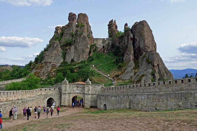 Belogradchik Rocks and Belogradchik Fortress - Reaching the rocks from Sofia