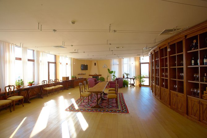 Edoardo Miroglio Private Boutique Winery Tour - Who should book this winery experience?