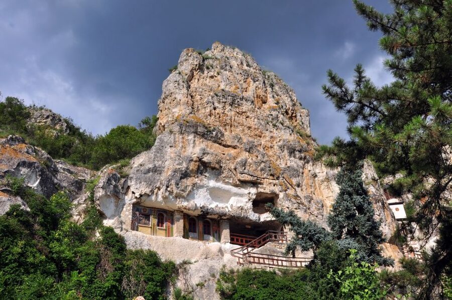 From Bucharest: Full-Day Trip to Bulgaria - Pickup in Bucharest and the road south