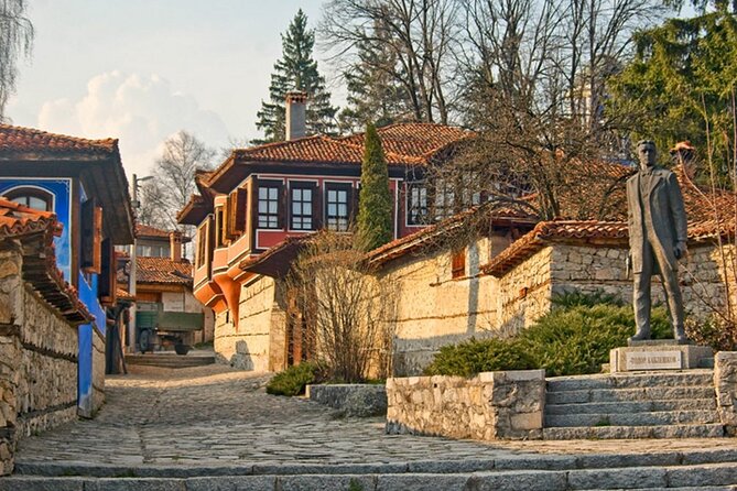 Full-Day Paragliding Guided Adventure with Lunch in Koprivshtica - Lunch and a taste of Bulgaria