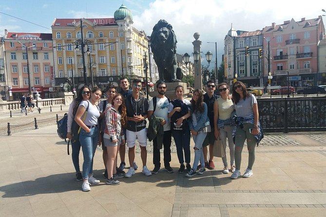 Market Food Tour - Lions’ Bridge and the walk between bites