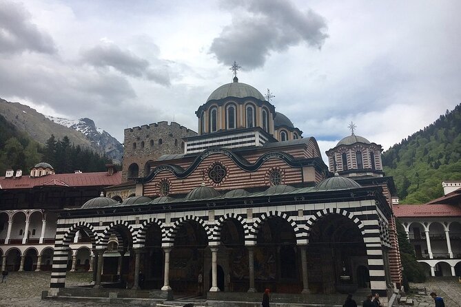 Plovdiv and Rila Monastery tour in one day - Rila Monastery: a powerful one-hour stop