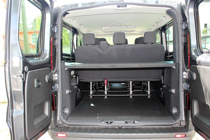 PRIVATE return transfer from Sofia to Borovets - A comfortable vehicle for ski bags and family luggage