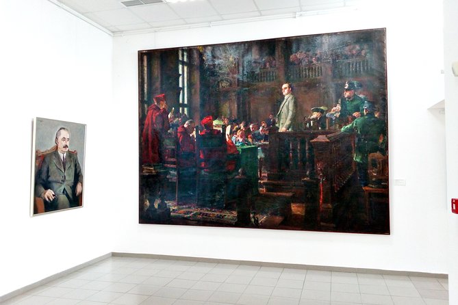 Self-guided Tour in the Museum of Socialist Art - Socialist realism, political symbols, and archival footage