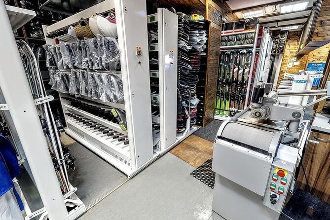 Ski and Snowboard equipment rental in Bansko - Choosing Between Skis, Boards, and Boots
