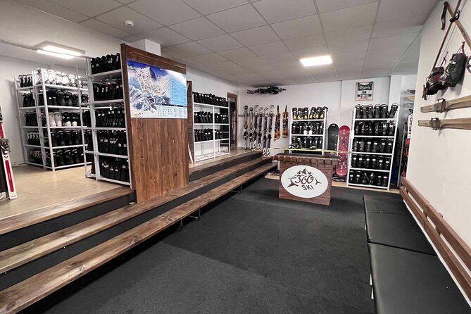 Ski and Snowboard Rental in Bansko - Why this location near the gondola matters