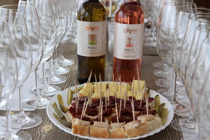 Special History And Wine Tour including Wine Tasting - Getting there and planning your visit