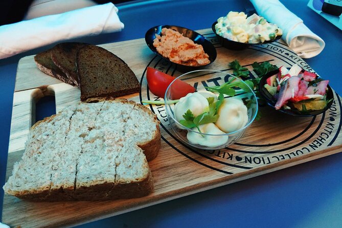 Unique Traditional Bulgarian Meal at the Seven Rila Lakes Hut - Key points at a glance