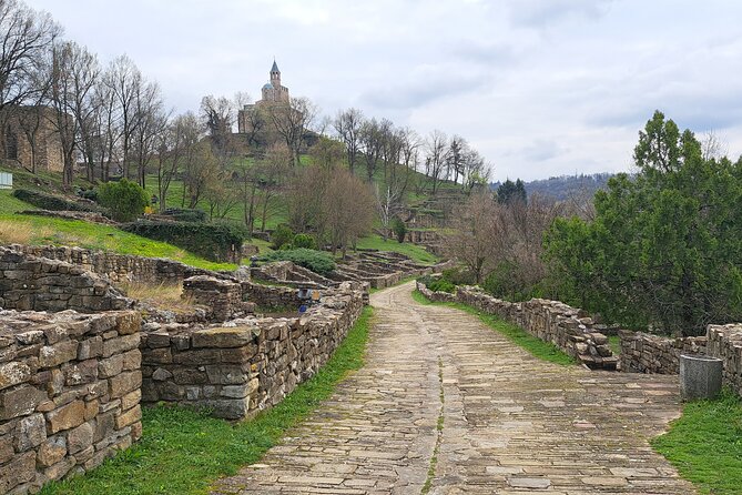 Veliko Tarnovo and Arbanasi day tour from Sofia with pickup - Arbanasi’s Stone Houses and Painted Churches