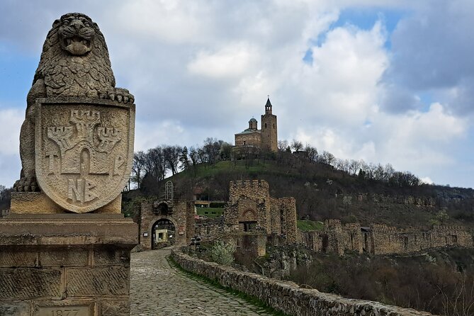 Veliko Tarnovo and Arbanasi day tour from Sofia with pickup - Samovodska Charshiya’s Craft Shops and Old Street