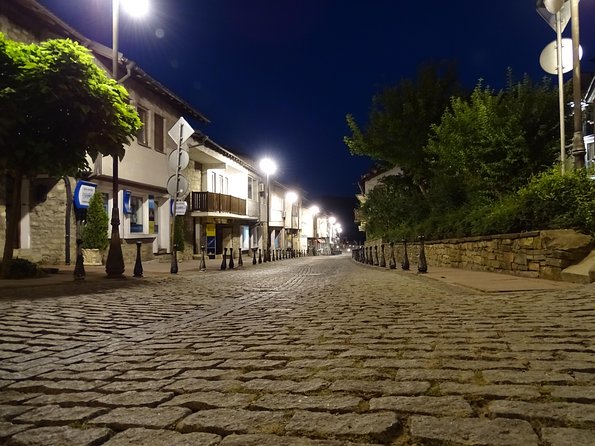 Veliko Tarnovo and Arbanasi Tour from Sofia - One hour in Arbanasi, a village of fortress-like houses