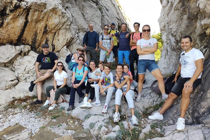 Wine trip with The Jolly Vintners near Sofia - The Ritli rock formations and river-side tasting